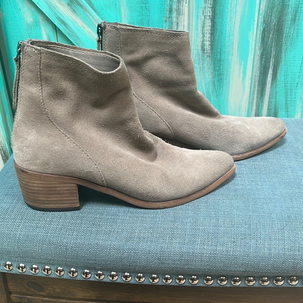 Beige Dolce Vita size 7